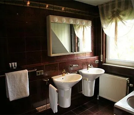 فندق Altbacher Hof 3*